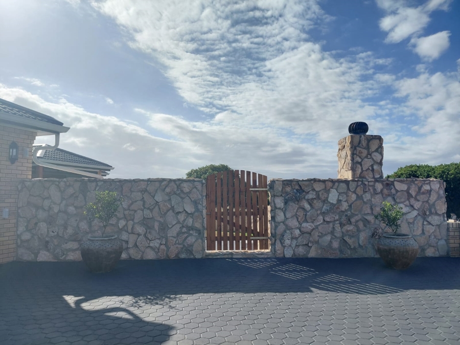 3 Bedroom Property for Sale in Stilbaai Wes Western Cape